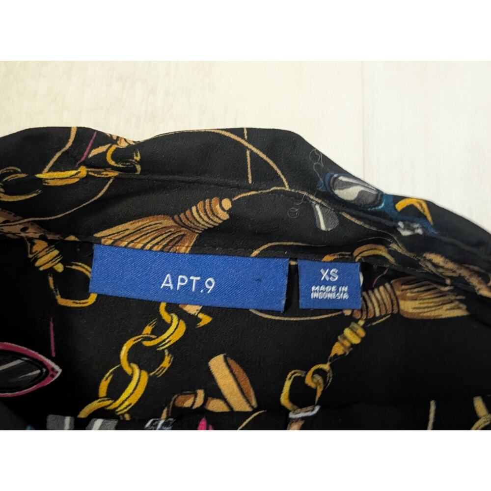 Apt. 9 XS Black Novelty Print Blouse Chain Sunglasses Lipstick Button Front XS - Picture 5 of 10